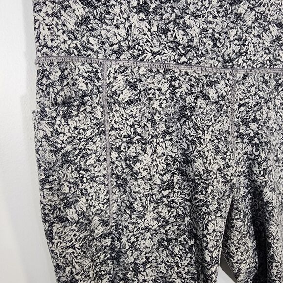 Athleta Women Legging Medium Salutation Stash Pocket ll Textured 7/8 Tight Black - Picture 6 of 11